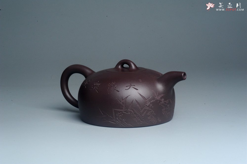 紫砂壶图片：潜力股周小培老师 油润底槽清 卡盖难度相当大 全手工大半月紫砂壶 大象无形 特文气 期待与亲结缘 - 全手工紫砂壶网