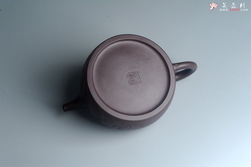 紫砂壶图片：潜力股周小培老师 油润底槽清 卡盖难度相当大 全手工大半月紫砂壶 大象无形 特文气 期待与亲结缘 - 全手工紫砂壶网