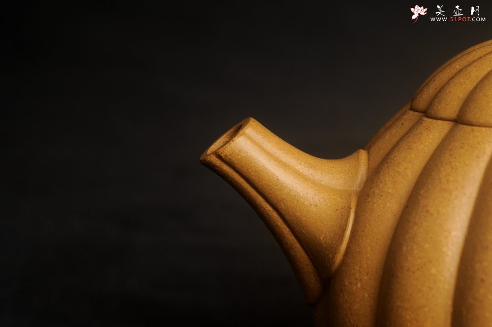 紫砂壶图片：实力派张海艳精工实力之作全手工菊瓣西施壶 壶特好 - 全手工紫砂壶网