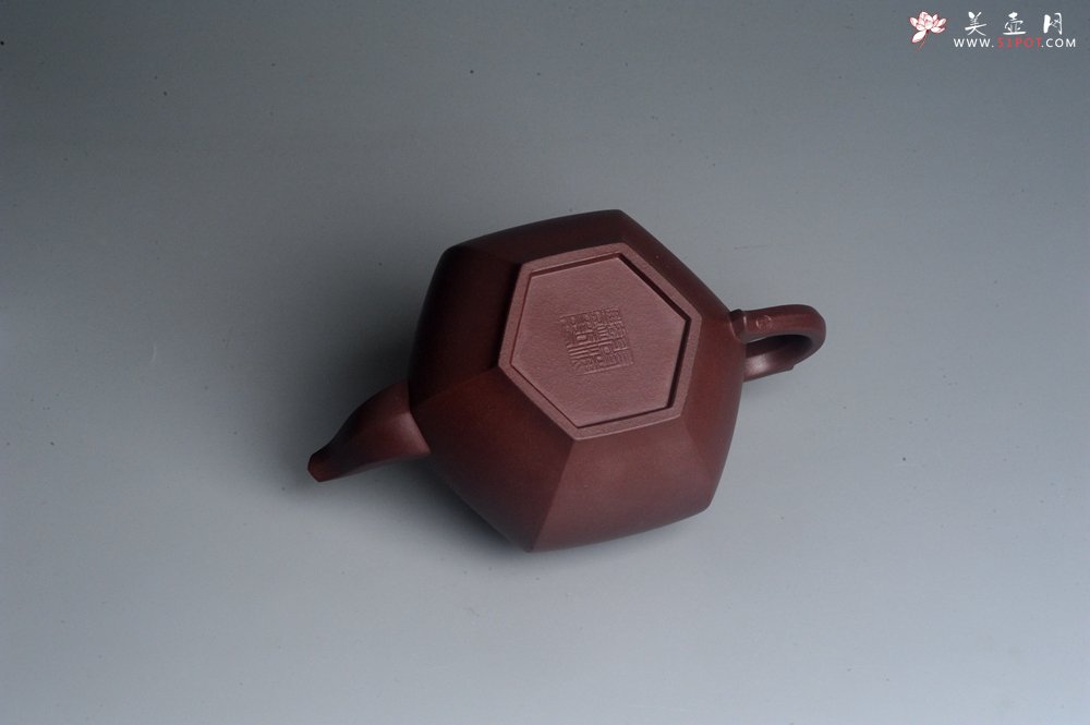 紫砂壶图片：实力派张海艳全手工纯色底曹青六方笑樱壶 做工灰常精致 气韵流畅 - 全手工紫砂壶网