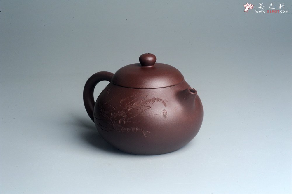 紫砂壶图片：油润底曹青 全手工文旦茶壶 上善若水 虾趣图 特文气 期待与亲结缘 - 全手工紫砂壶网