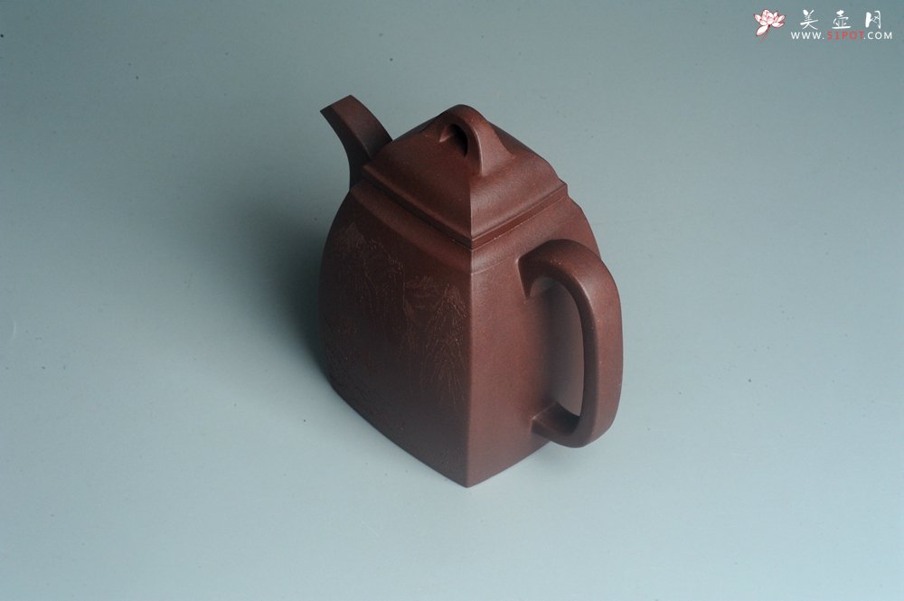 紫砂壶图片：全手工精致汉方壶 装饰山水 特文气 - 全手工紫砂壶网