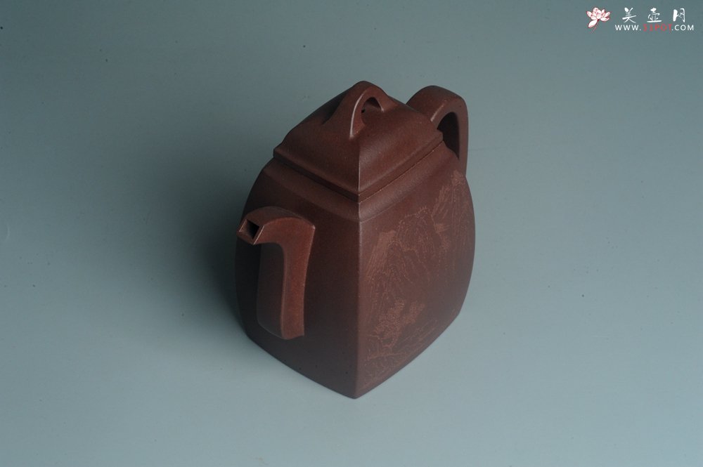 紫砂壶图片：全手工精致汉方壶 装饰山水 特文气 - 全手工紫砂壶网