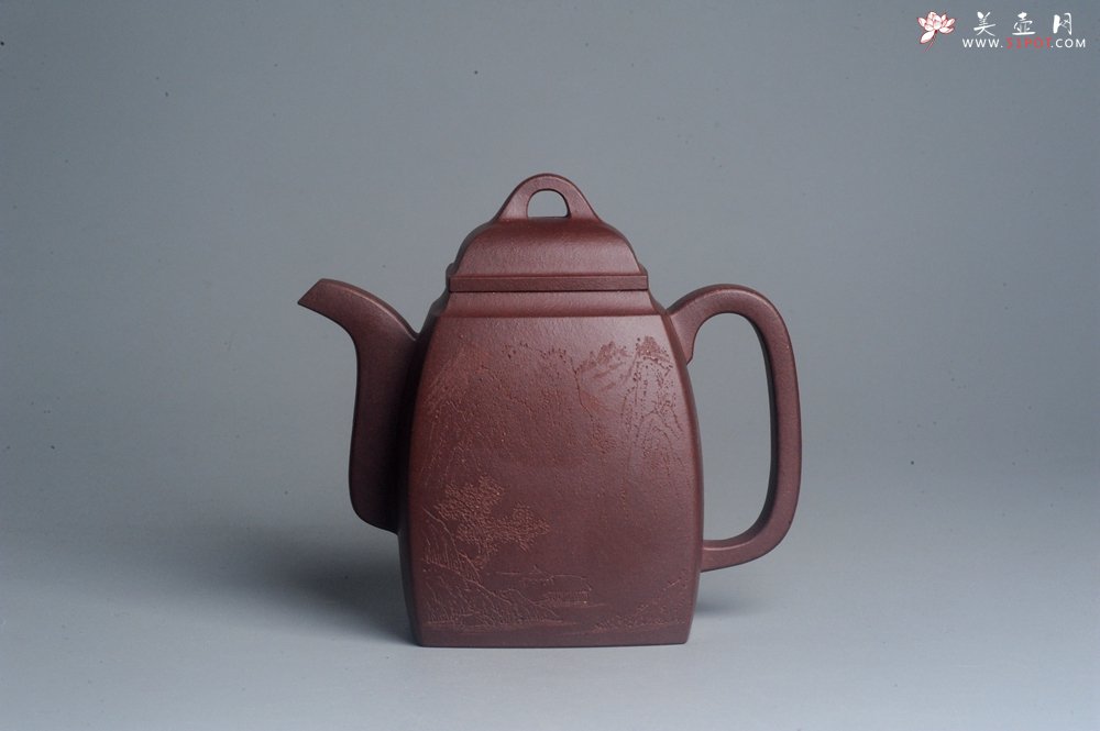 紫砂壶图片：全手工精致汉方壶 装饰山水 特文气 - 全手工紫砂壶网