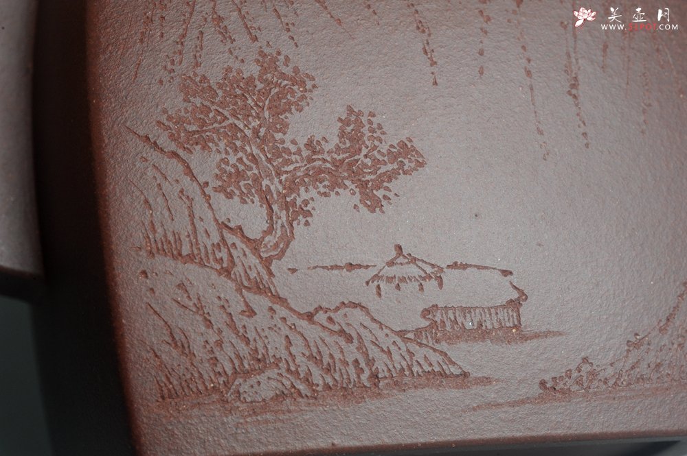 紫砂壶图片：全手工精致汉方壶 装饰山水 特文气 - 全手工紫砂壶网