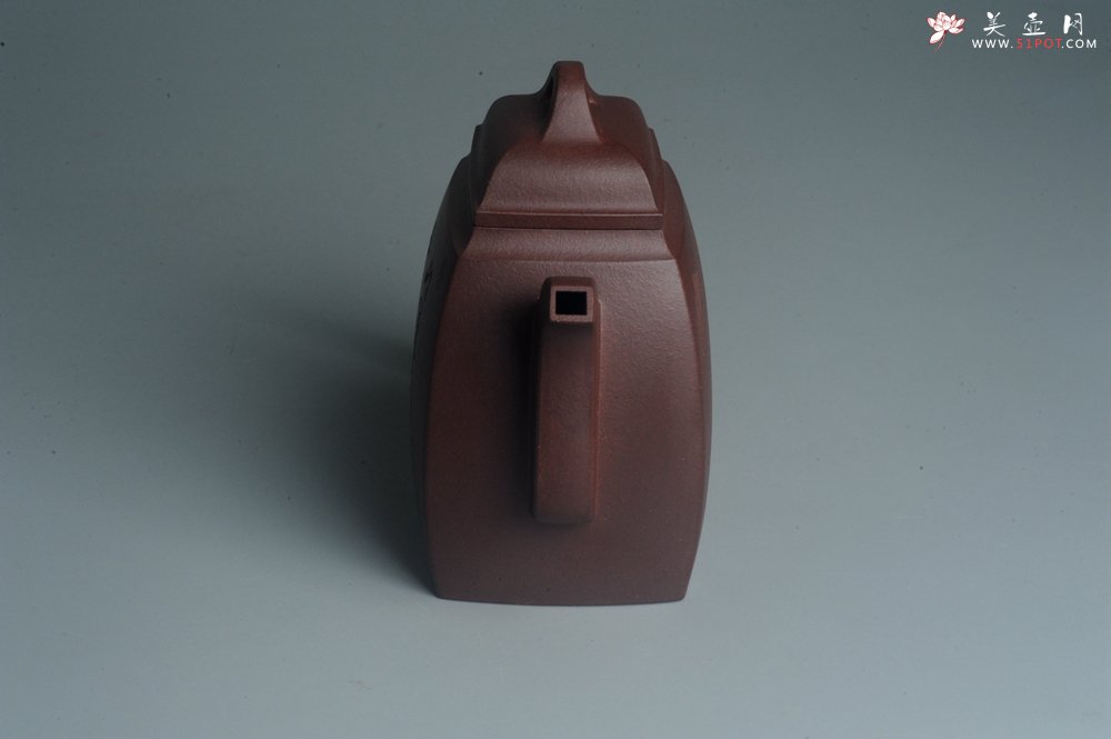 紫砂壶图片：全手工精致汉方壶 装饰山水 特文气 - 全手工紫砂壶网