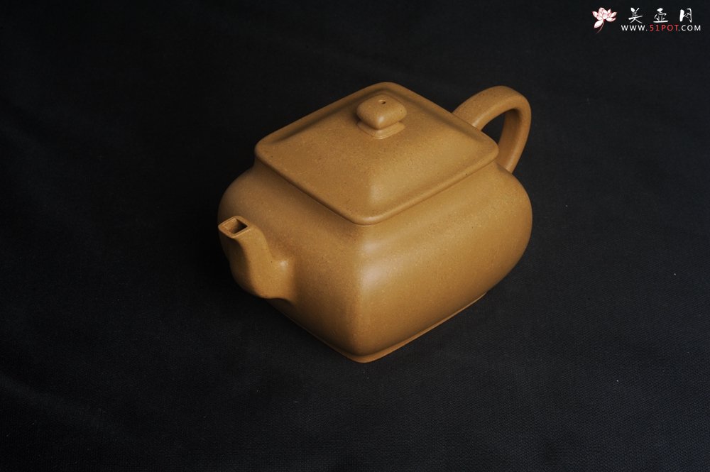 紫砂壶图片：实力派张海艳 全手工黄金段泥四方纳福壶 泥料做工俱佳 期待与亲结缘 - 全手工紫砂壶网