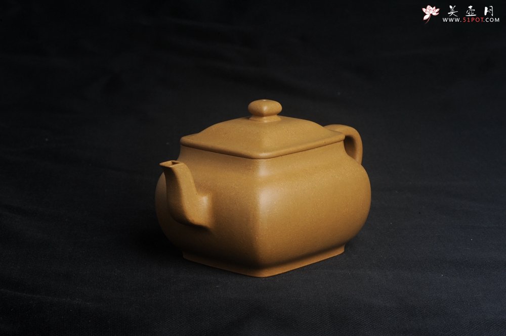 紫砂壶图片：实力派张海艳 全手工黄金段泥四方纳福壶 泥料做工俱佳 期待与亲结缘 - 全手工紫砂壶网