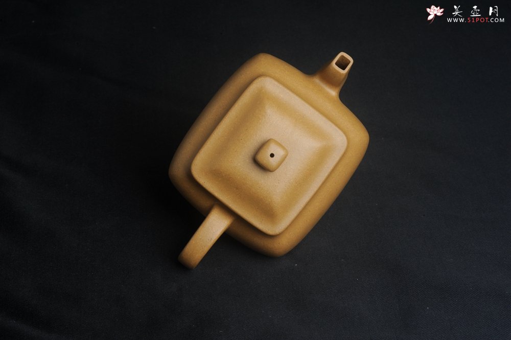 紫砂壶图片：实力派张海艳 全手工黄金段泥四方纳福壶 泥料做工俱佳 期待与亲结缘 - 全手工紫砂壶网