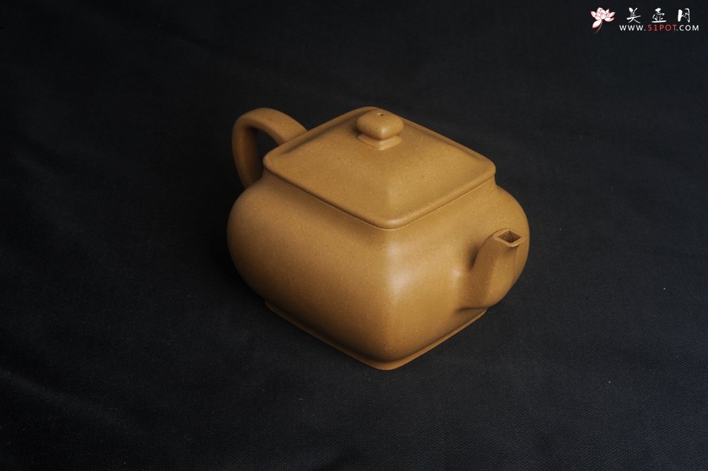 紫砂壶图片：实力派张海艳 全手工黄金段泥四方纳福壶 泥料做工俱佳 期待与亲结缘 - 全手工紫砂壶网