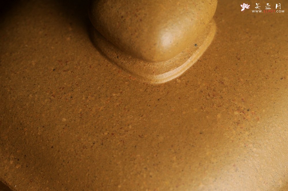 紫砂壶图片：实力派张海艳 全手精工黄金段泥传大炉壶 泥料做工俱佳 期待与您结缘 - 全手工紫砂壶网