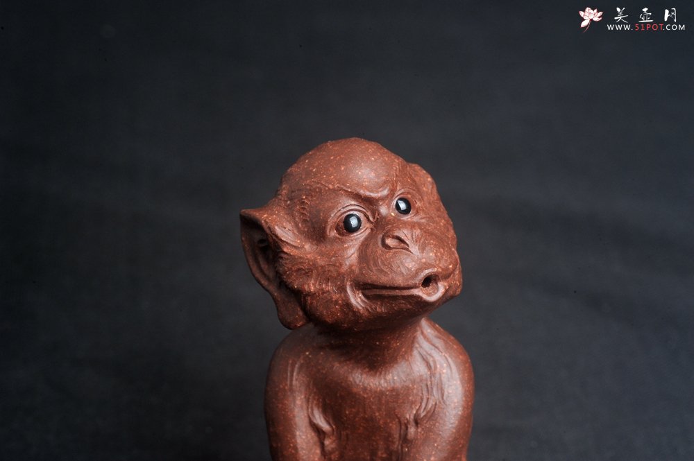 紫砂壶图片：美宠特惠 实力派工艺员姚老师 预计明年升助工 超精品老紫泥紫砂美猴灵猴茶宠 高11cm  肌理丰富生 - 全手工紫砂壶网