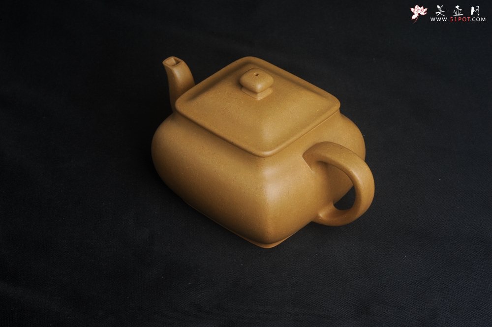 紫砂壶图片：实力派张海艳 全手工黄金段泥四方纳福壶 泥料做工俱佳 期待与亲结缘 - 全手工紫砂壶网