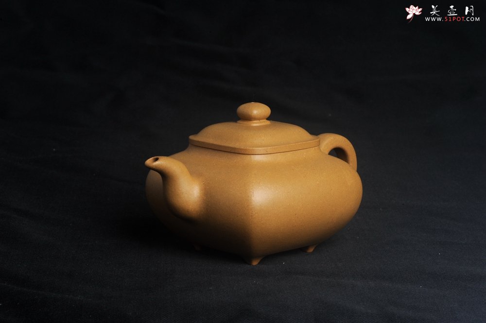 紫砂壶图片：实力派张海艳 全手精工黄金段泥传大炉壶 泥料做工俱佳 期待与您结缘 - 全手工紫砂壶网