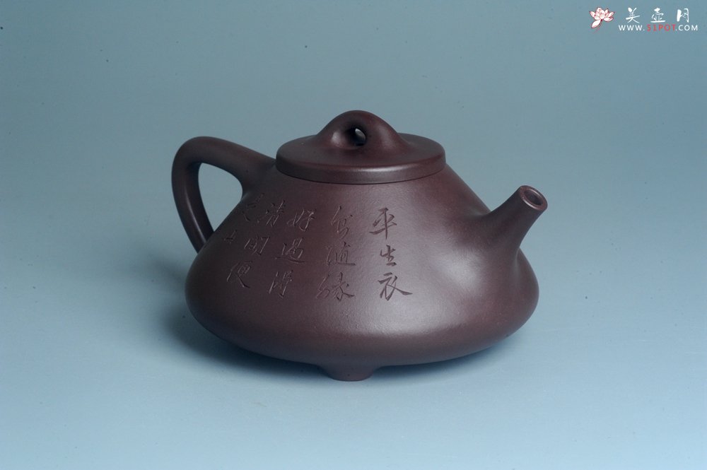 紫砂壶图片：实力派工艺师周斌 优质底槽青全手工精工 子冶石瓢壶 张听钢装饰人物 平生衣食随缘好 过得清闲便是仙 - 全手工紫砂壶网