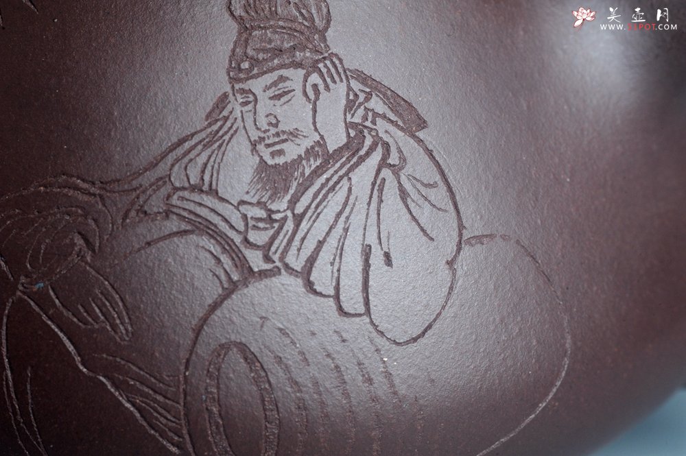 紫砂壶图片：实力派工艺师周斌 优质底槽青全手工精工 满瓢壶 张听钢装饰人物 明月一壶酒 清风万卷书 - 全手工紫砂壶网