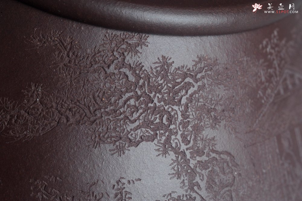 紫砂壶图片：实力派工艺师周斌 优质底槽青全手工精工 满瓢壶 张听钢装饰山水 好山一窗足 佳景四时宜 - 全手工紫砂壶网