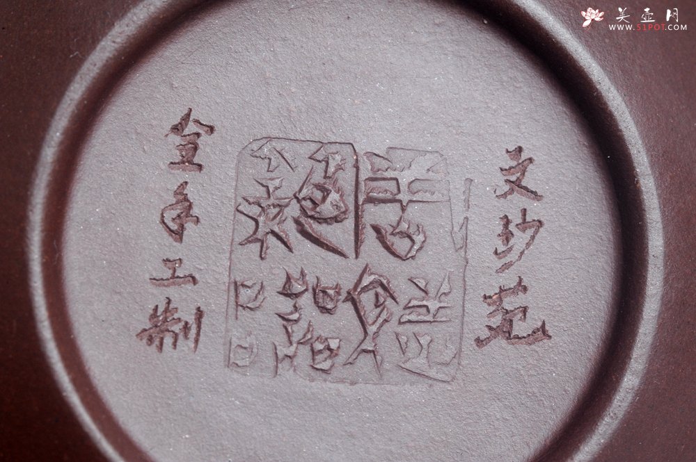 紫砂壶图片：实力派工艺师周斌 优质底槽清全手工精工 原创寿桃壶 陶兴双刀装饰 福如东海长流水 寿比南山不老松 特 - 全手工紫砂壶网