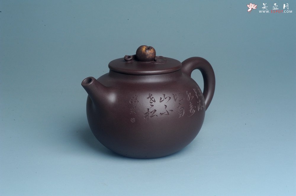 紫砂壶图片：实力派工艺师周斌 优质底槽清全手工精工 原创寿桃壶 陶兴双刀装饰 福如东海长流水 寿比南山不老松 特 - 全手工紫砂壶网