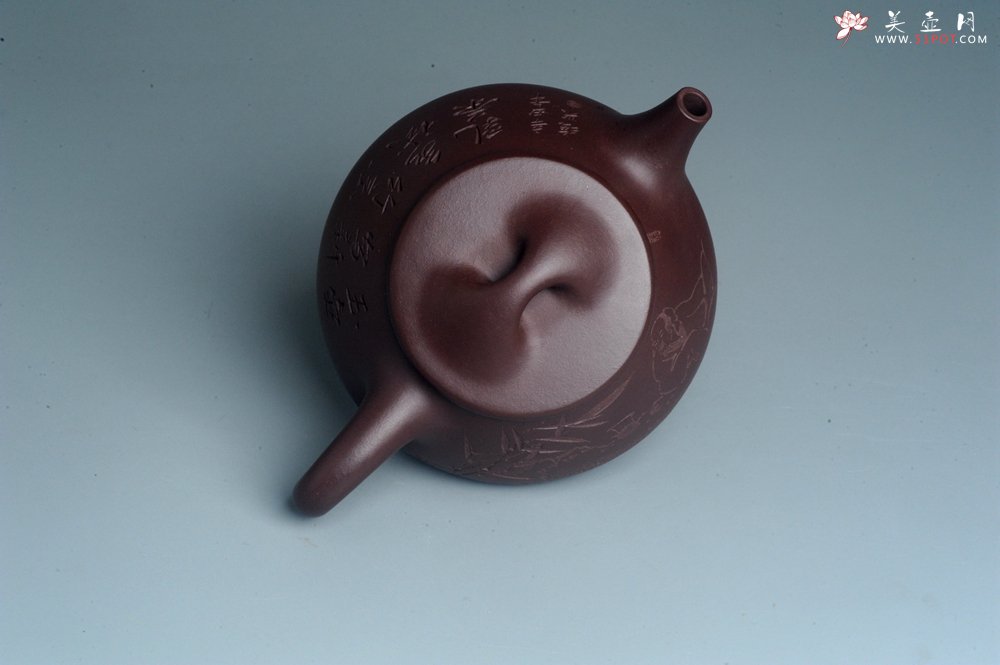 紫砂壶图片：实力派工艺师周斌 优质底槽青全手工精工满瓢壶 陶兴双刀装饰 特文气 玉壶写新竹 烹泉试乳茶 - 全手工紫砂壶网