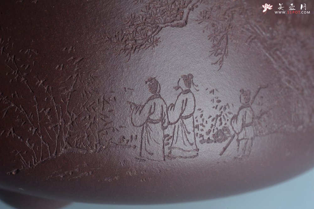 紫砂壶图片：实力派工艺师周斌 优质底槽青全手工精工 满瓢壶 张听钢装饰山水  知足是人生一乐 无为得天地自然 - 全手工紫砂壶网