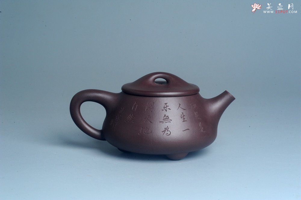 紫砂壶图片：实力派工艺师周斌 优质底槽青全手工精工 满瓢壶 张听钢装饰山水  知足是人生一乐 无为得天地自然 - 全手工紫砂壶网