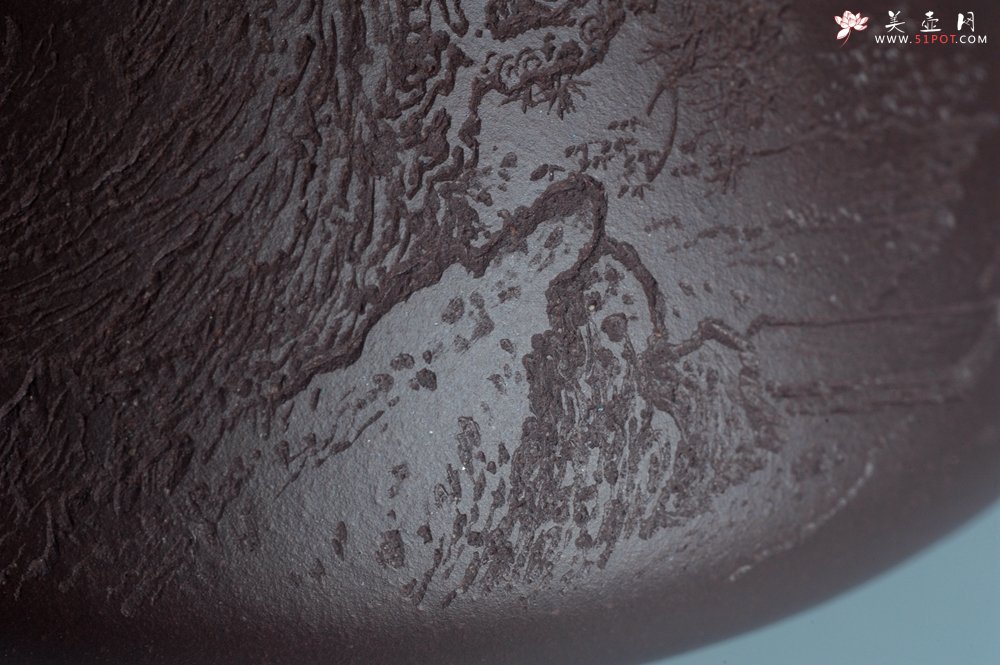 紫砂壶图片：实力派助工周斌 优质底槽青全手工精工 子冶石瓢壶 张听钢精刻山水 青山似欲留人住  香茗何妨为客尝 - 全手工紫砂壶网