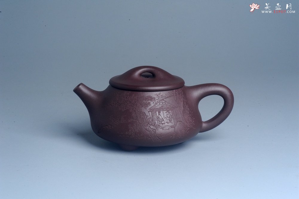 紫砂壶图片：实力派工艺师周斌 优质底槽青全手工精工 满瓢壶 张听钢装饰山水 好山一窗足 佳景四时宜 - 全手工紫砂壶网