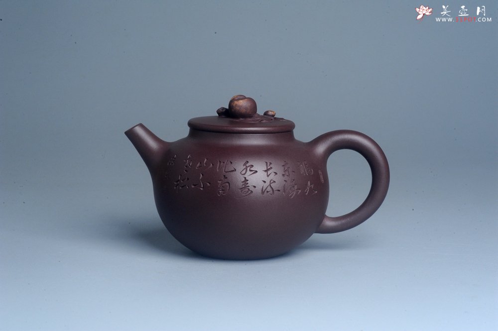 紫砂壶图片：实力派工艺师周斌 优质底槽清全手工精工 原创寿桃壶 陶兴双刀装饰 福如东海长流水 寿比南山不老松 特 - 全手工紫砂壶网