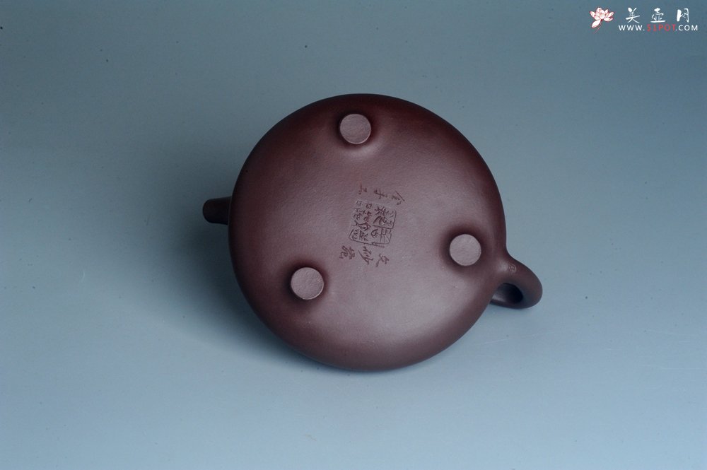 紫砂壶图片：实力派工艺师周斌 优质底槽青全手工精工 子冶石瓢壶 张听钢装饰人物 平生衣食随缘好 过得清闲便是仙 - 全手工紫砂壶网