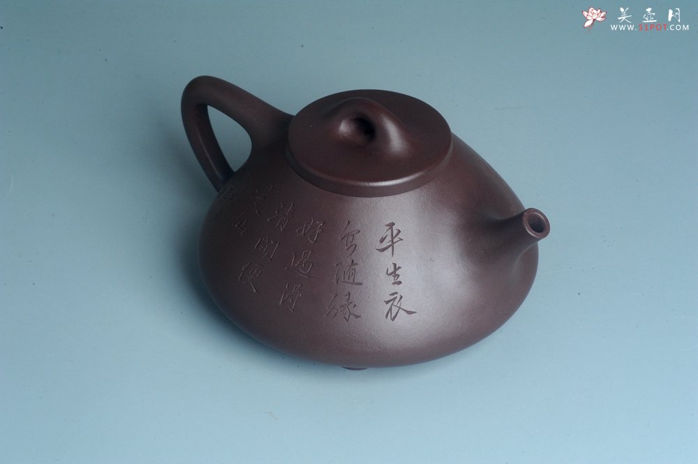 紫砂壶图片：实力派工艺师周斌 优质底槽青全手工精工 子冶石瓢壶 张听钢装饰人物 平生衣食随缘好 过得清闲便是仙 - 全手工紫砂壶网