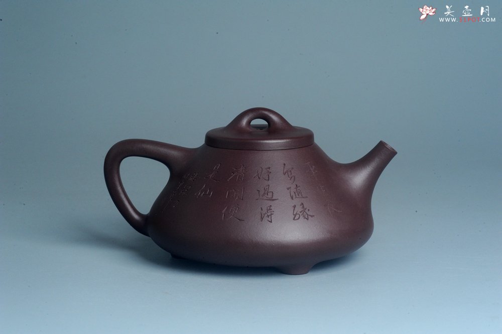 紫砂壶图片：实力派工艺师周斌 优质底槽青全手工精工 子冶石瓢壶 张听钢装饰人物 平生衣食随缘好 过得清闲便是仙 - 全手工紫砂壶网