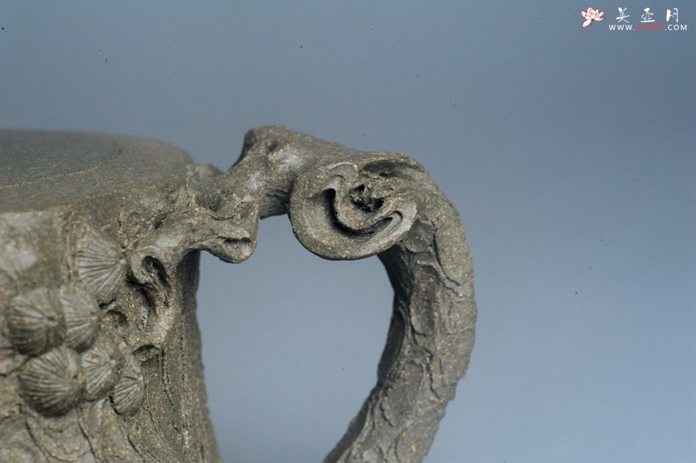 紫砂壶图片：潜力股赵老师 全手工青段松桩壶 松鼠跃然壶盖特有趣 肌理丰富 期待与您结缘 - 全手工紫砂壶网