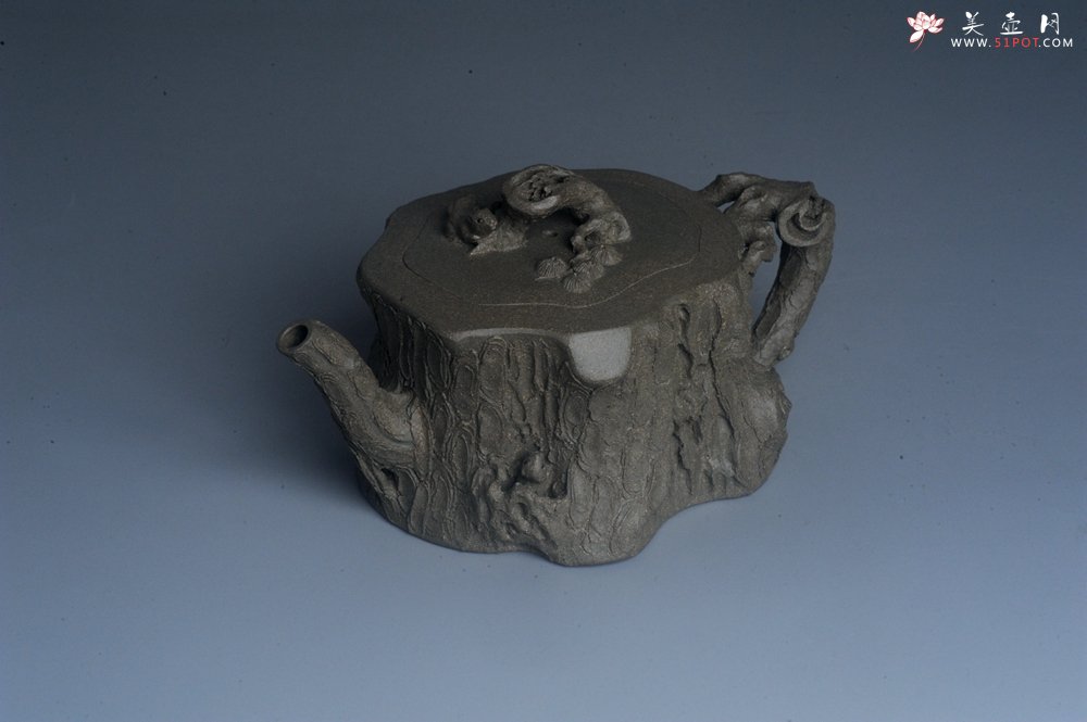 紫砂壶图片：潜力股赵老师 全手工青段松桩壶 松鼠跃然壶盖特有趣 肌理丰富 期待与您结缘 - 全手工紫砂壶网