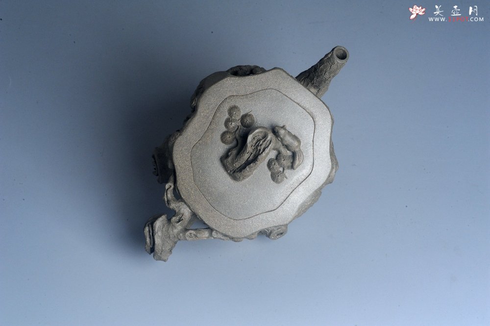 紫砂壶图片：潜力股赵老师 全手工青段松桩壶 松鼠跃然壶盖特有趣 肌理丰富 期待与您结缘 - 全手工紫砂壶网