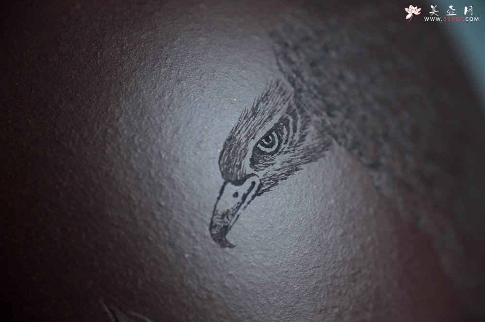 紫砂壶图片：实力派工艺师文砂苑堂主周斌 优质底槽青全手工精工秦权壶 鹰击长空 志在千里 - 全手工紫砂壶网