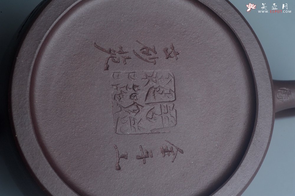 紫砂壶图片：实力派工艺师文砂苑堂主周斌 优质底槽青全手工精工秦权壶 鹰击长空 志在千里 - 全手工紫砂壶网