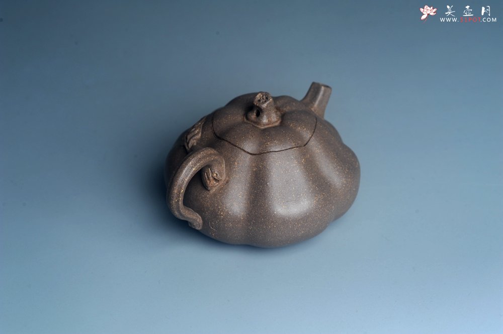 紫砂壶图片：美壶特惠 优质青降坡泥精致卡盖全手工仿生小南瓜 - 全手工紫砂壶网