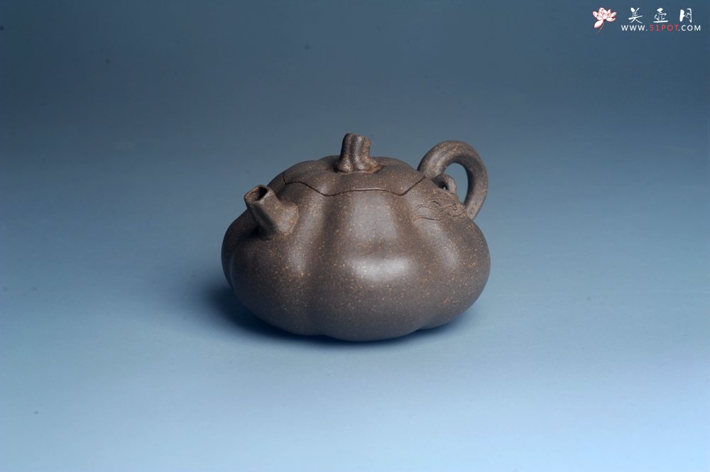 紫砂壶图片：美壶特惠 优质青降坡泥精致卡盖全手工仿生小南瓜 - 全手工紫砂壶网