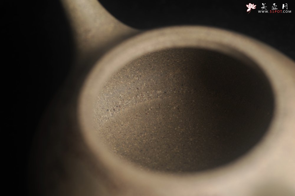 紫砂壶图片：实力派工艺师文砂苑堂主周斌 特好本山芝麻绿泥全手工牛盖高士壶  行到水穷处 坐看云起时 - 全手工紫砂壶网