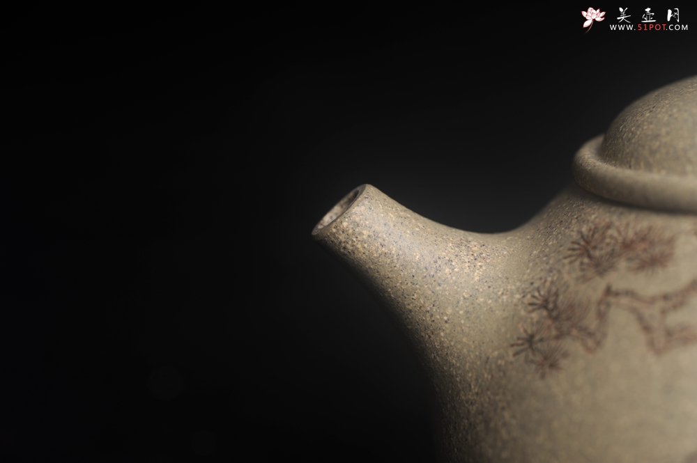 紫砂壶图片：实力派工艺师文砂苑堂主周斌 特好本山芝麻绿泥全手工牛盖高士壶  行到水穷处 坐看云起时 - 全手工紫砂壶网