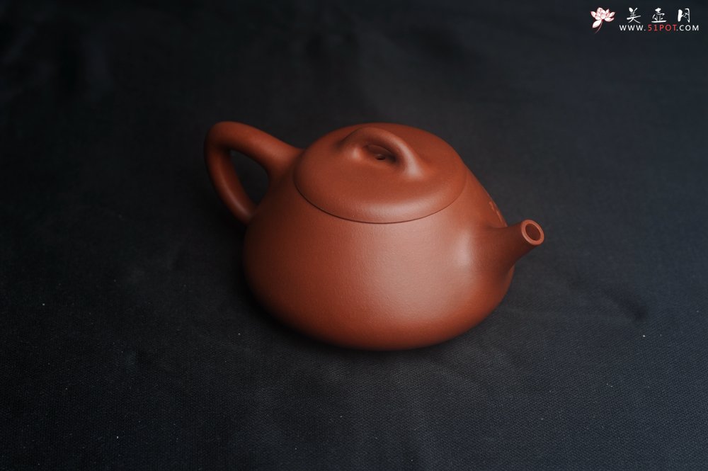 紫砂壶图片：潜力股周小培老师 老师家藏黄龙山一号井小红泥 全手工曼生石瓢 不肥而坚是以永年 - 全手工紫砂壶网