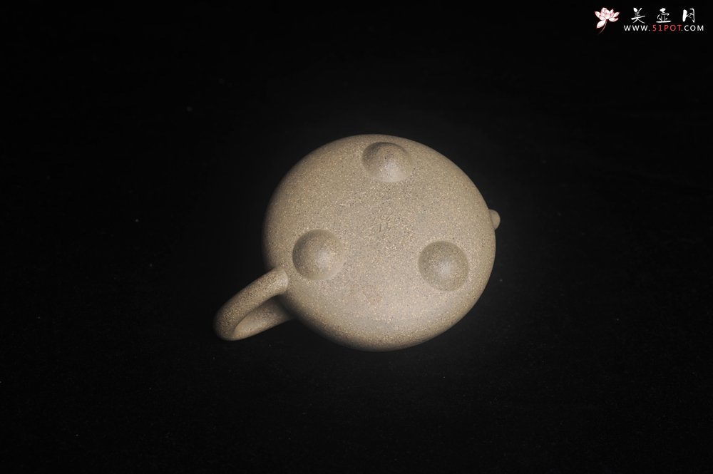 紫砂壶图片：实力派工艺师文砂苑堂主周斌 特好本山芝麻绿泥全手工牛盖高士壶  行到水穷处 坐看云起时 - 全手工紫砂壶网