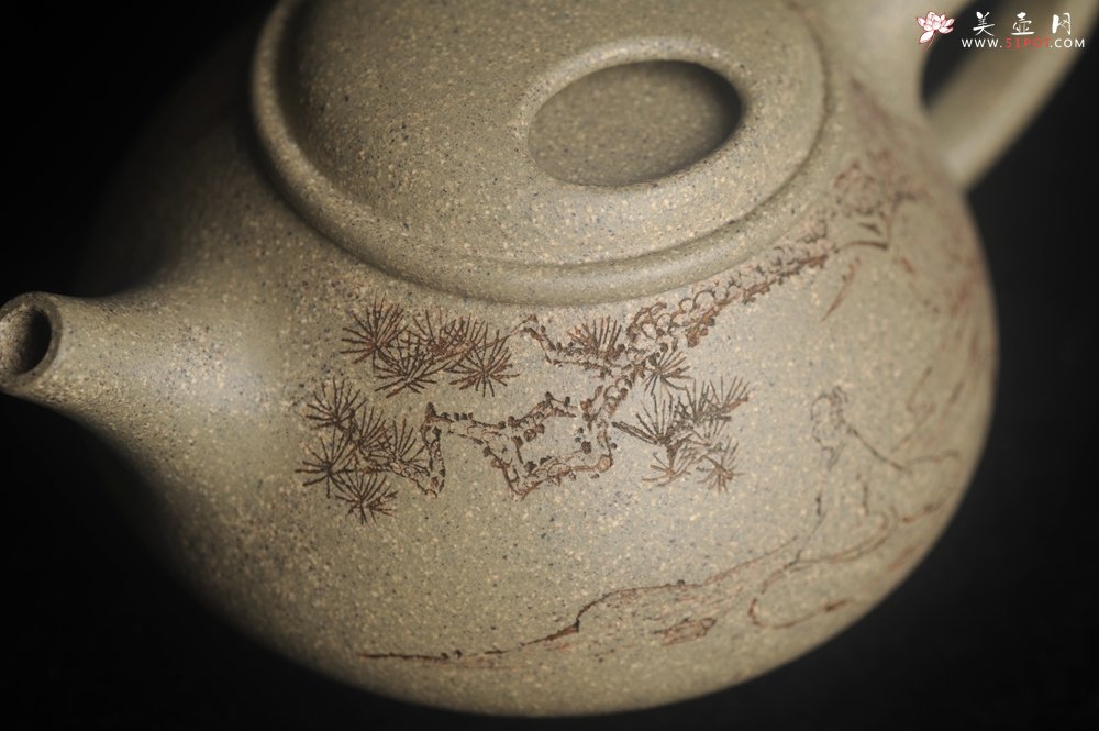 紫砂壶图片：实力派工艺师文砂苑堂主周斌 特好本山芝麻绿泥全手工牛盖高士壶  行到水穷处 坐看云起时 - 全手工紫砂壶网