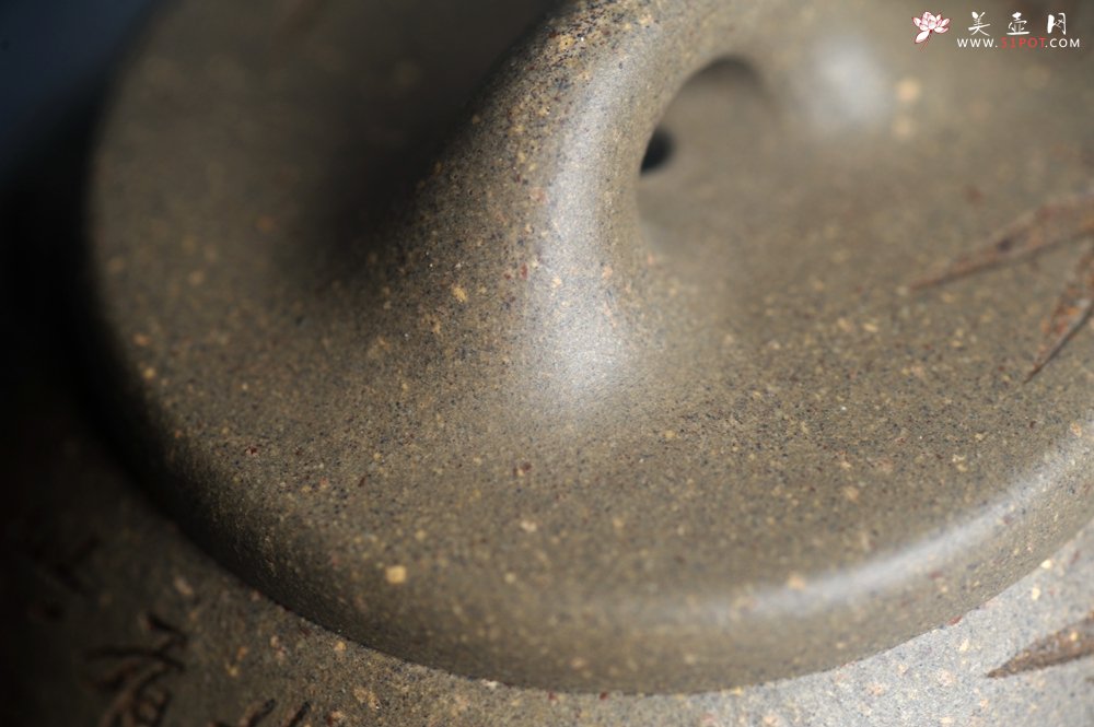 紫砂壶图片：高温四号井老青段 全手工子冶石瓢 装饰经典老子冶画面板桥竹 特有品味 期待与您结缘 - 全手工紫砂壶网