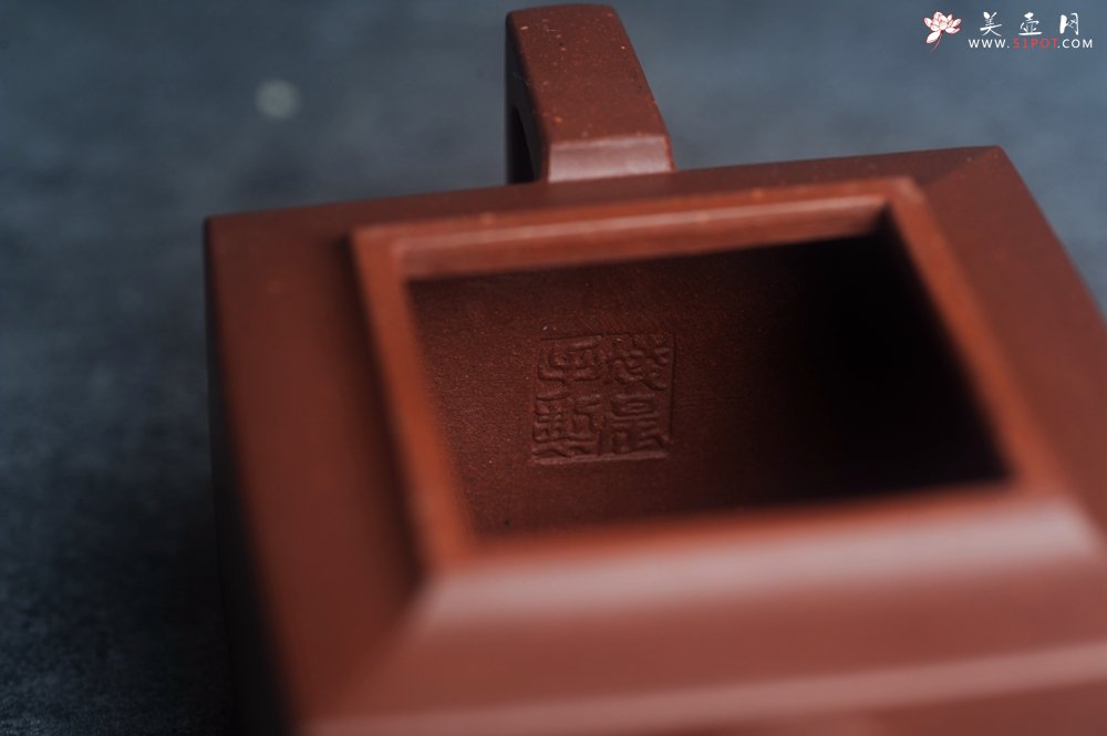 紫砂壶图片：全手工优质底槽清精致亚明四方壶 装饰清供图 特文气 - 全手工紫砂壶网