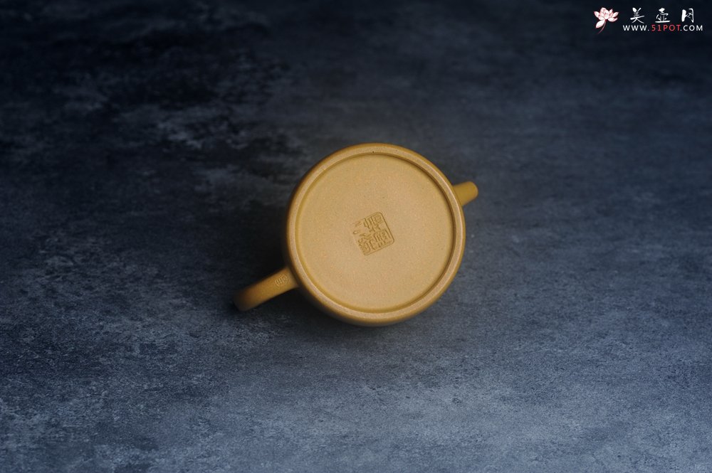 紫砂壶图片：潜力股周小培老师 特好黄金段泥全手工德中壶 - 全手工紫砂壶网