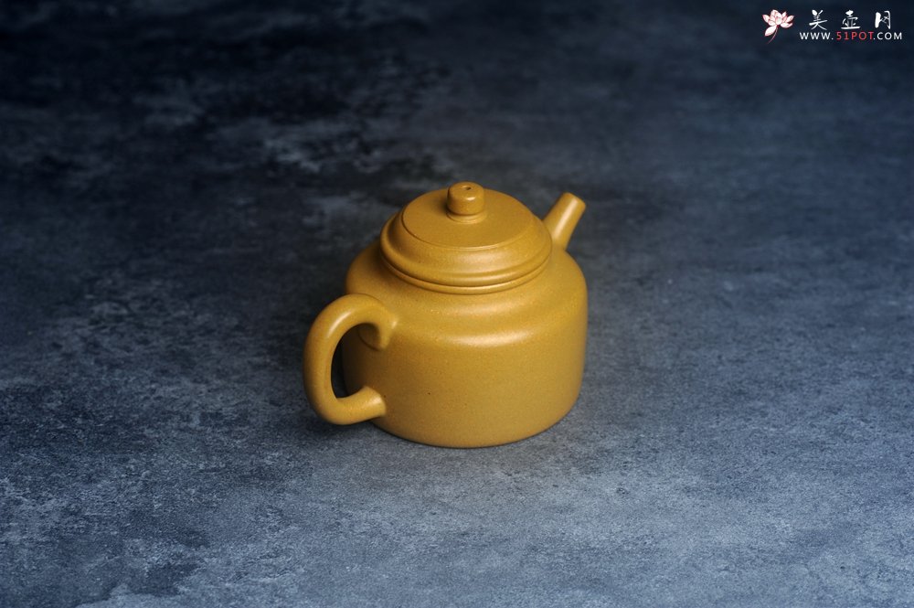 紫砂壶图片：潜力股周小培老师 特好黄金段泥全手工德中壶 - 全手工紫砂壶网