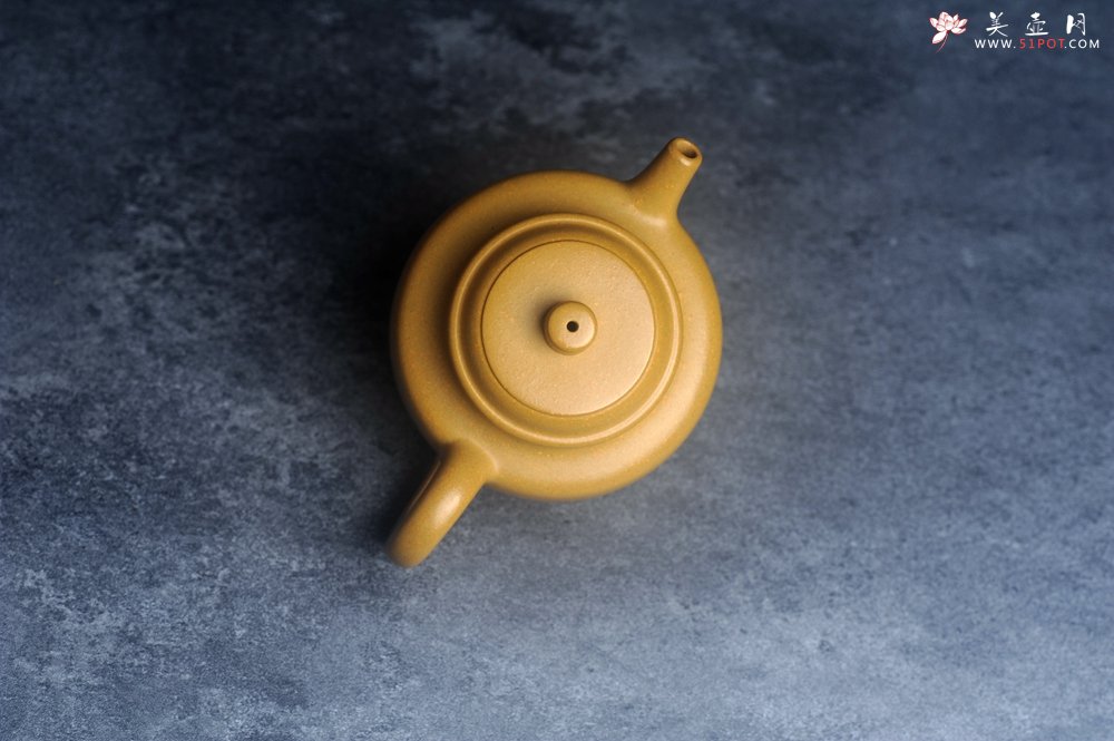 紫砂壶图片：潜力股周小培老师 特好黄金段泥全手工德中壶 - 全手工紫砂壶网