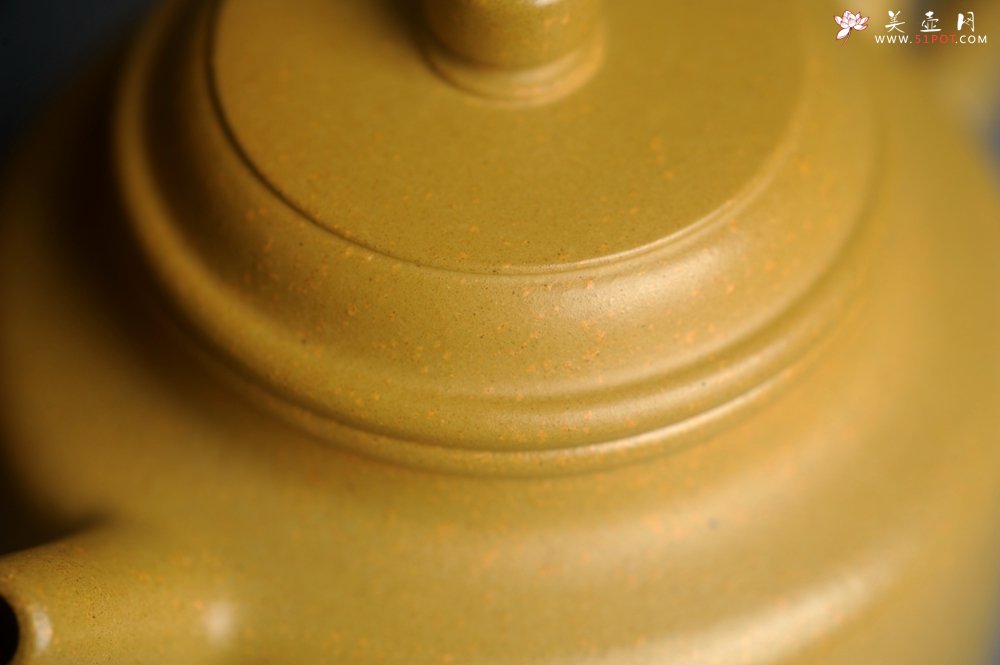 紫砂壶图片：潜力股周小培老师 特好黄金段泥全手工德中壶 - 全手工紫砂壶网